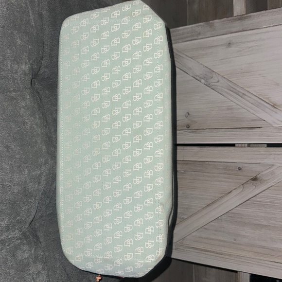 Dooney and Bourke light green canvas signature shoulder bag - Picture 4 of 6